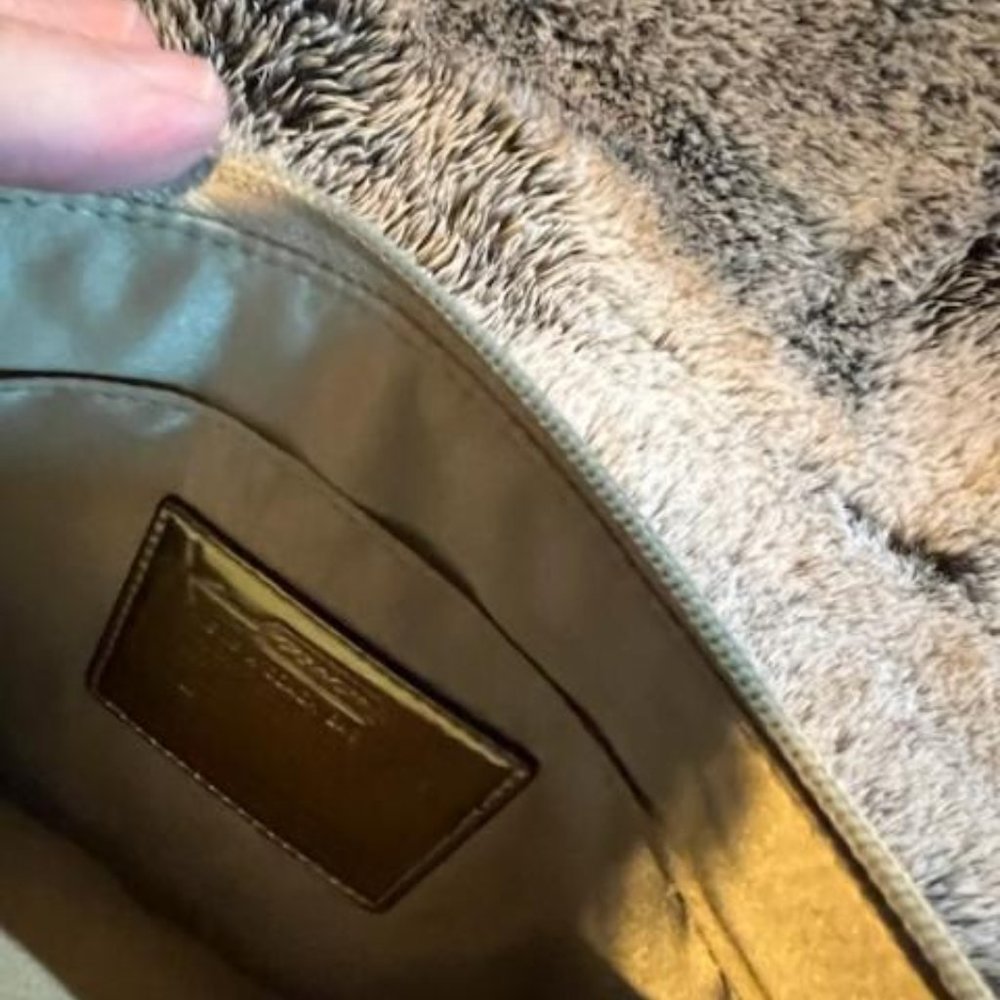 Coach Writstlet - Gold Tan Black Excellent Condition Sequins Sparkles 10W 7L 1 W - Picture 3 of 5